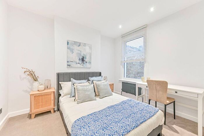 2 Bedroom Flat For Sale In Hewer Street, Ladbroke Grove, London, W10