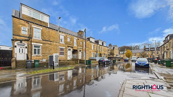 4 Bedroom End Of Terrace House To Rent In Rand Street, Bradford, BD7