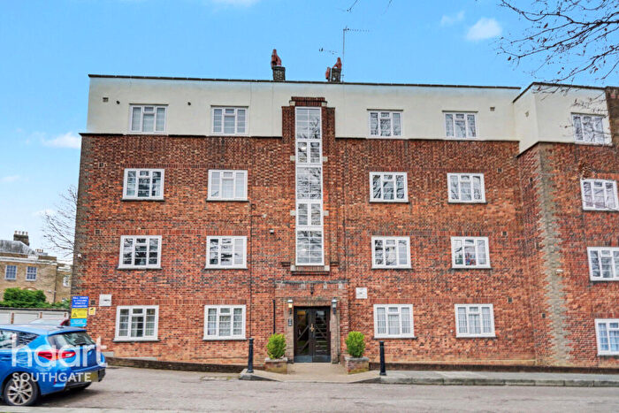 2 Bedroom Apartment For Sale In High Street, London, N14