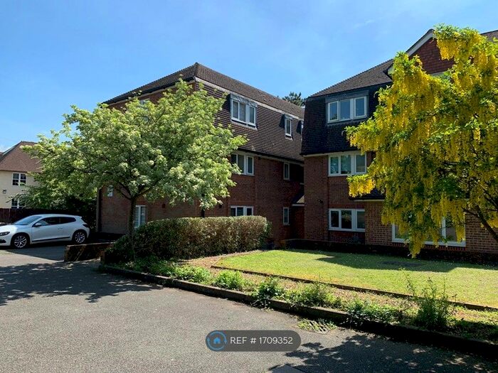 2 Bedroom Flat To Rent In South Croydon, South Croydon, CR2