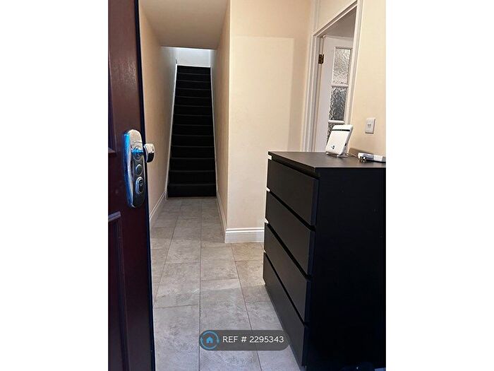 1 Bedroom Property To Rent In Lucey Way, Bermondsey, SE16