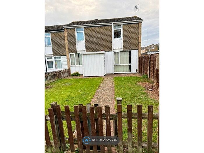 4 Bedroom Semi Detached House To Rent In Caldbeck Walk, Northampton, NN3