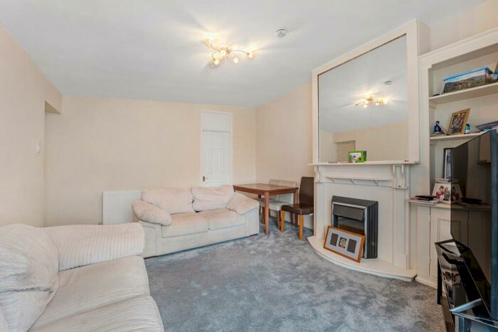 2 Bedroom Flat To Rent In Ellison Road, Sidcup, Kent, DA15