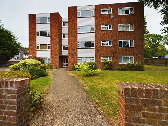 2 Bedroom Flat To Rent In Castlebar Park, London, W5