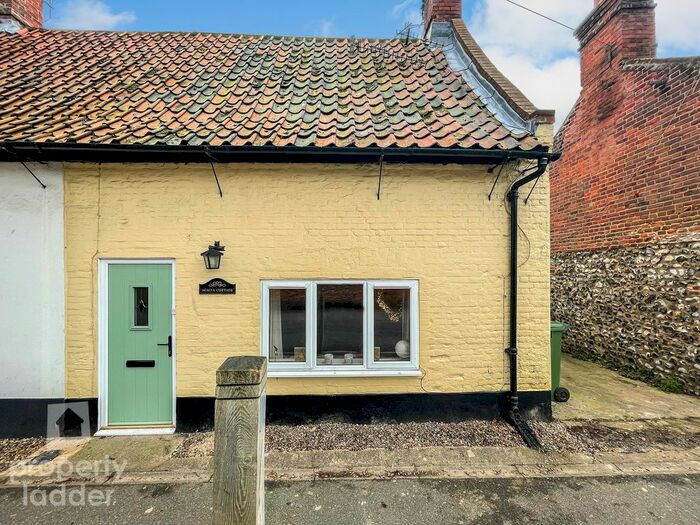 2 Bedroom Semi-detached House For Sale In Crown Road, Buxton, Norwich, NR10