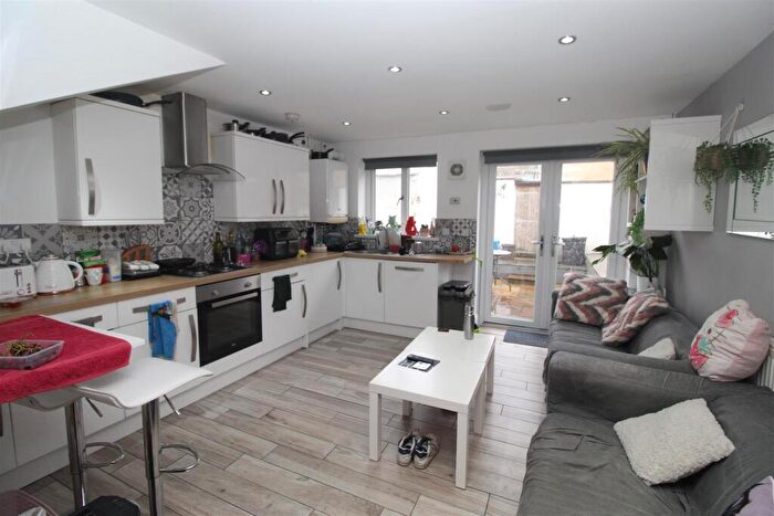 6 Bedroom Terraced House To Rent In Parkfield Place, Cardiff, CF14