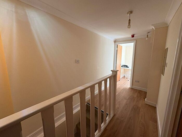 3 Bedroom Flat To Rent In Holloway Road, London, N19