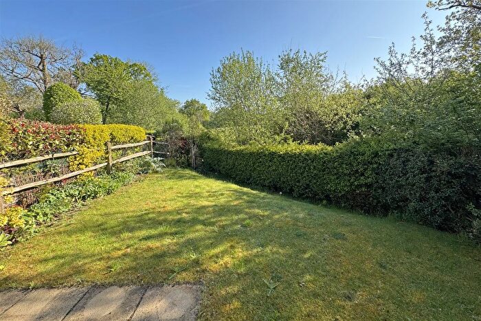 3 Bedroom Semi-Detached House For Sale In Wildwood Close, Chiddingfold, Godalming, GU8