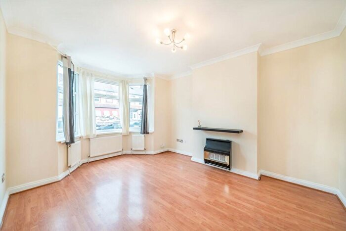 4 Bedroom House To Rent In Colliers Water Lane, Thornton Heath, CR7