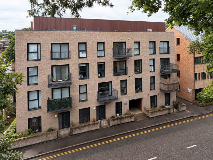 1 Bedroom Flat To Rent In Oak End Way, Gerrards Cross, SL9