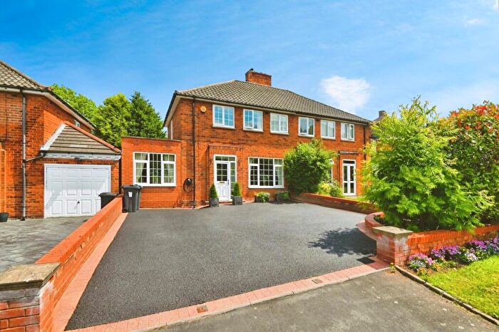 3 Bedroom Semi-Detached House For Sale In Fowler Road, Sutton Coldfield, B75