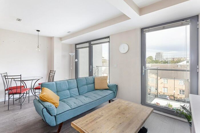 2 Bedroom Flat To Rent In Pindoria House, N1