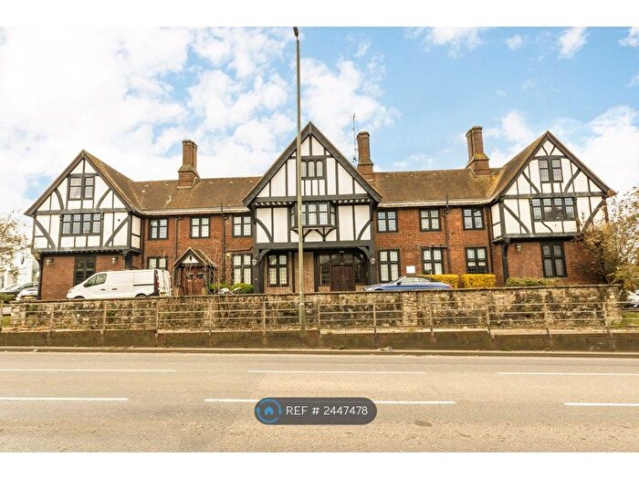 2 Bedroom Flat To Rent In The Driftbridge, Epsom, KT17