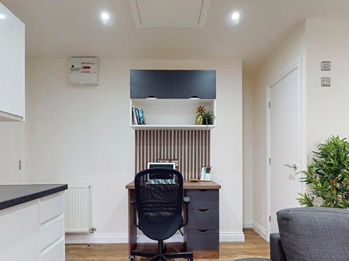 Apartment To Rent In Flat, Hyde Terrace #, LS2