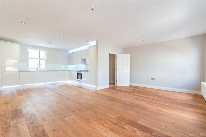 2 Bedroom Maisonette For Sale In Crystal Palace Road, London, SE22