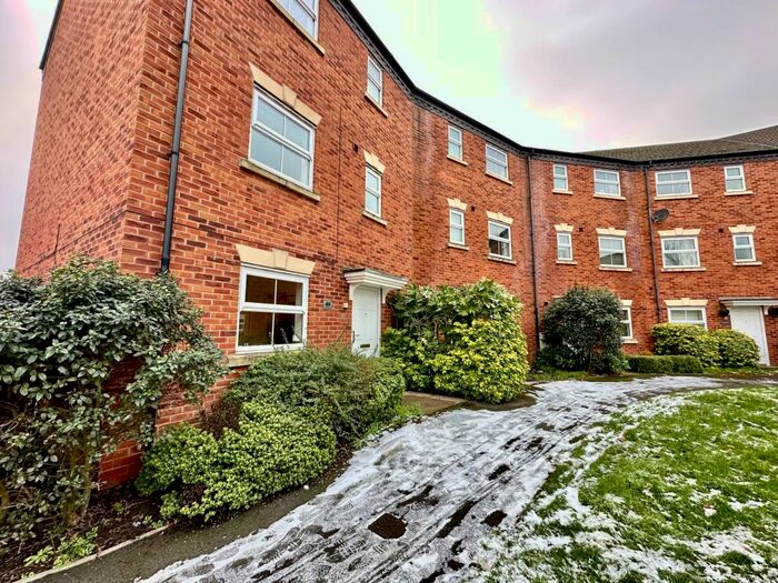 4 Bedroom Semi-Detached House To Rent In Valley Drive, Tamworth, B77