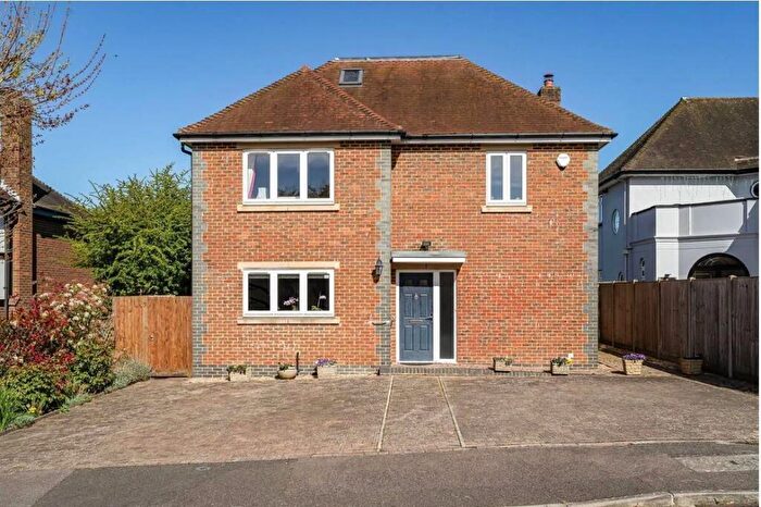 3 Bedroom Detached House For Sale In The Paddock, Merrow, GU1