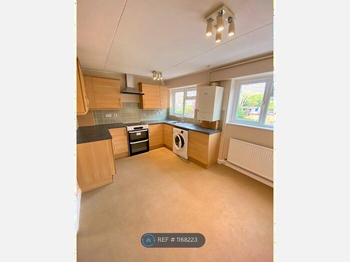 2 Bedroom Flat To Rent In Barrack Road, Exeter, EX2