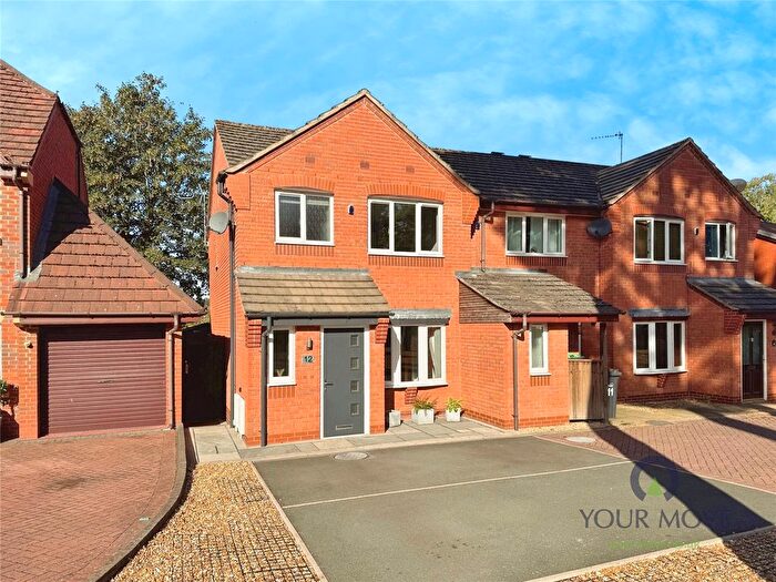 3 Bedroom End Of Terrace House To Rent In Hollyhurst Drive, Stourbridge, West Midlands, DY8