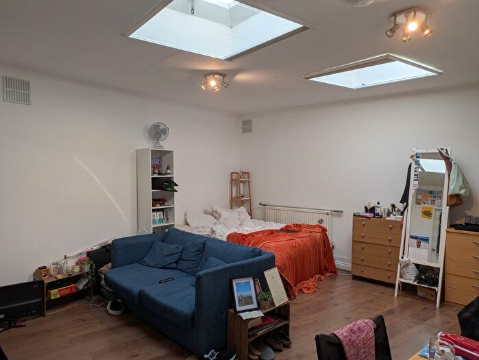 1 Bedroom Studio To Rent In , Princes Avenue, Muswell Hill, N10