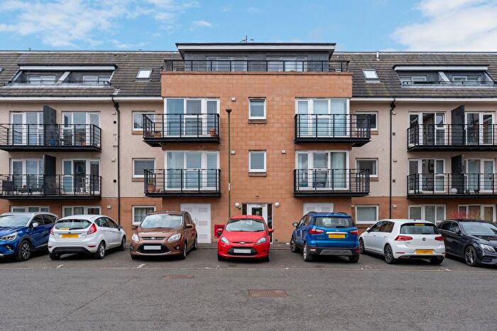 3 Bedroom Flat To Rent In Appin Place, Edinburgh, EH14