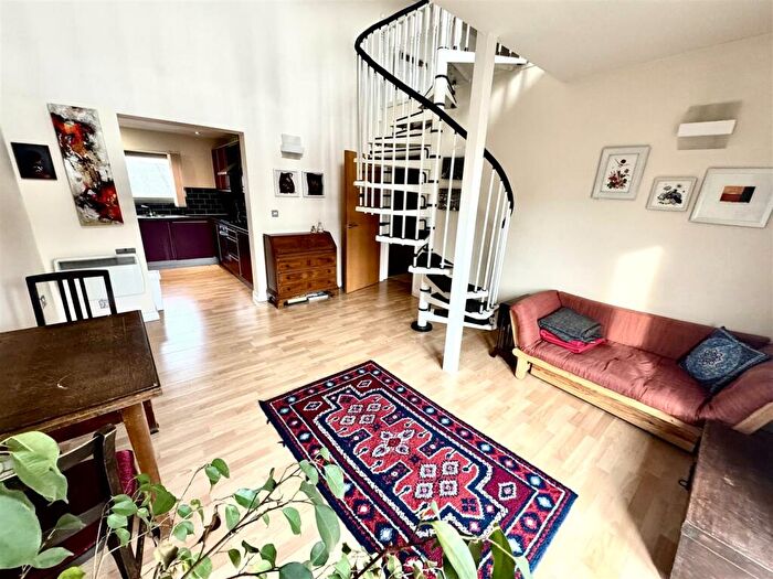 3 Bedroom House To Rent In Albert Road, Sheffield, S8