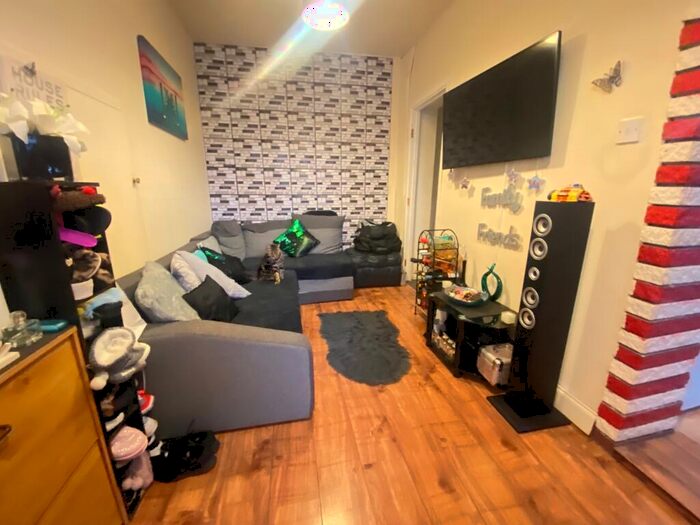 4 Bedroom Semi-Detached House To Rent In Comyns Road, Dagenham, RM9