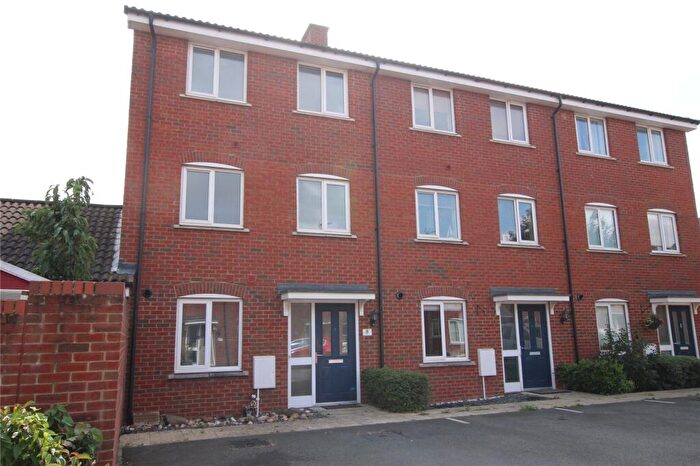4 Bedroom Terraced House To Rent In Goodhart Crescent, Dunstable, LU6