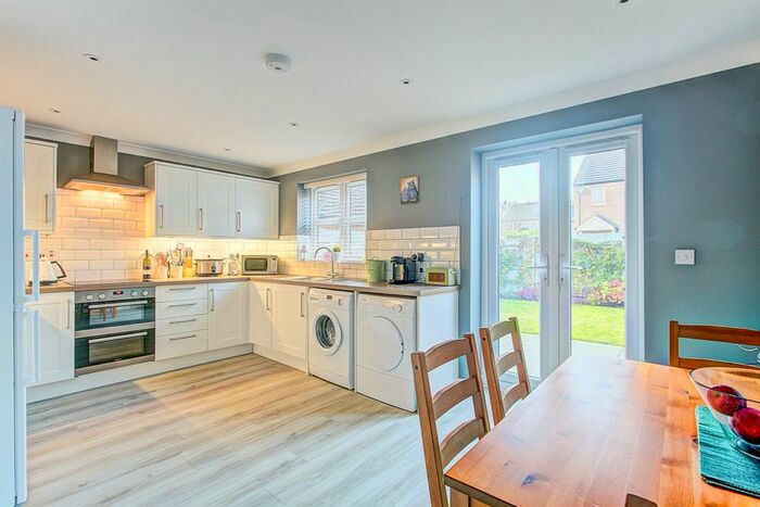 3 Bedroom Semi-Detached House To Rent In St. Johns Chase, March, PE15