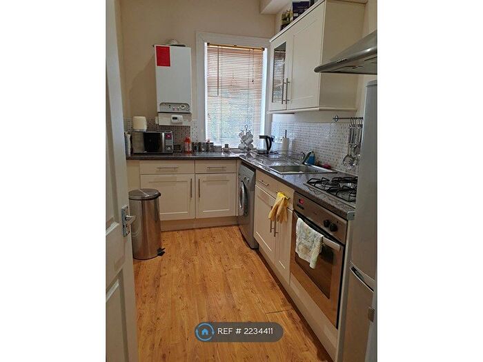 1 Bedroom Flat To Rent In Berrylands Road, Surbiton, KT5