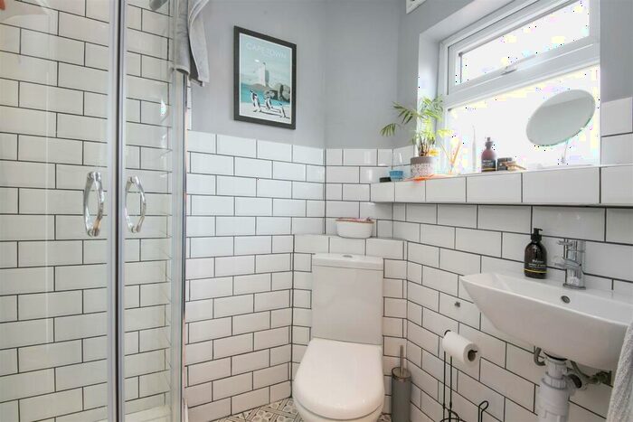 Flat To Rent In Bruce Road, Tooting, Mitcham, CR4