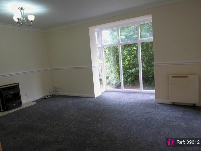 3 Bedroom Flat To Rent In Linen Court, Salford, M3