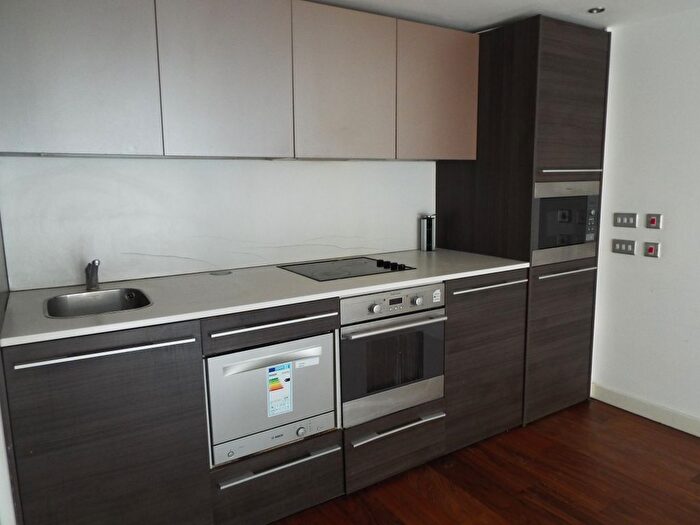 2 Bedroom Flat To Rent In Phoenix Court, Gravesend, DA11