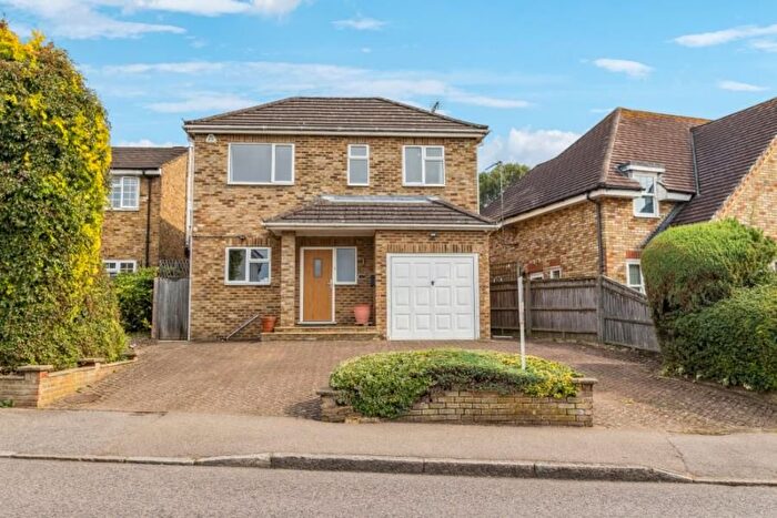 4 Bedroom Detached House To Rent In Cedar Road, Watford, WD19