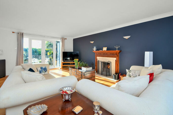 4 Bedroom Detached House For Sale In Bedhampton, Hampshire, PO9