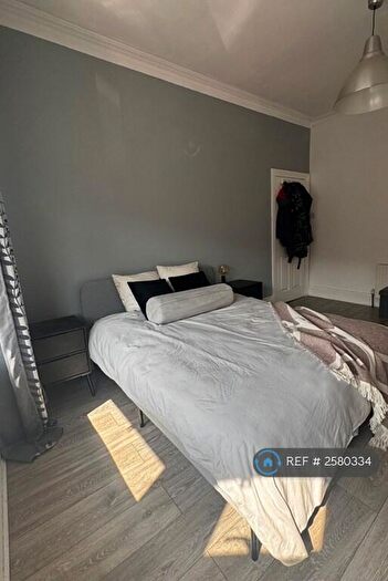 3 Bedroom Flat To Rent In Simonside Terrace, Newcastle Upon Tyne, NE6