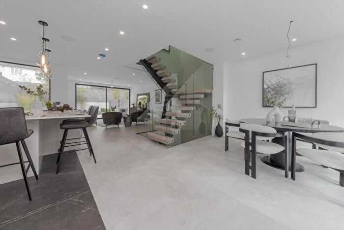 5 Bedroom Semi Detached House To Rent In Gulliver Place, London, N10