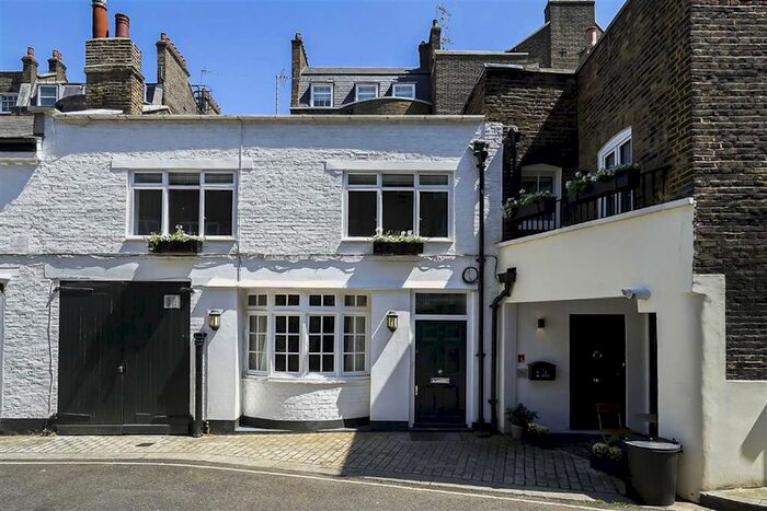 2 Bedroom Flat To Rent In Gloucester Place Mews, London, W1U