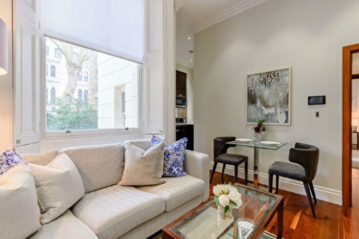 1 Bedroom Flat To Rent In Kensington Gardens Square, London, W2