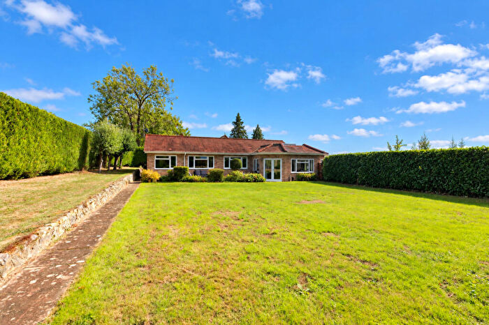 4 Bedroom Bungalow For Sale In Mapledrakes Close, Ewhurst, GU6