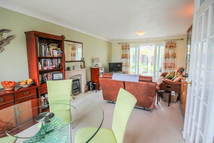 3 Bedroom Bungalow For Sale In Cornwallis Avenue - North Worle, BS22