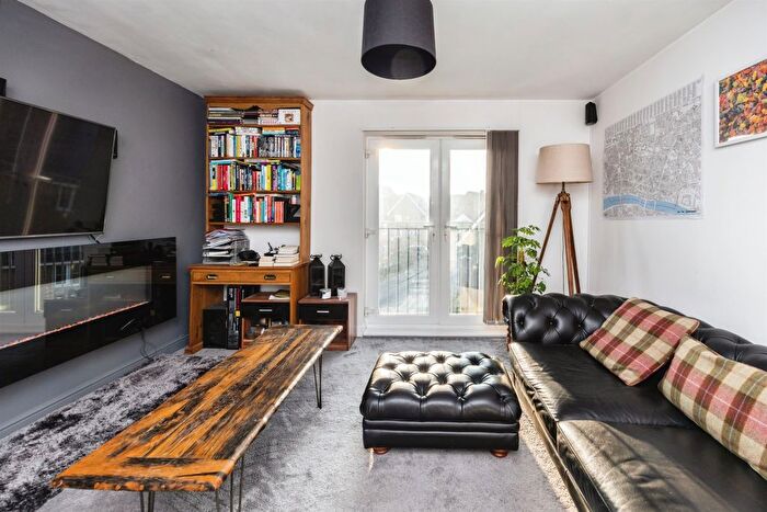 1 Bedroom Flat For Sale In Holt Close, Singleton, Ashford, TN23