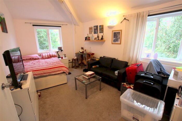 1 Bedroom Property To Rent In Grove Street, London, Greater London, SE8