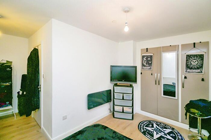 1 Bedroom Flat For Sale In Glebe Street, Penarth, CF64