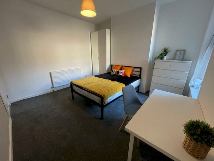 6 Bedroom House To Rent In Langdale Road, L15