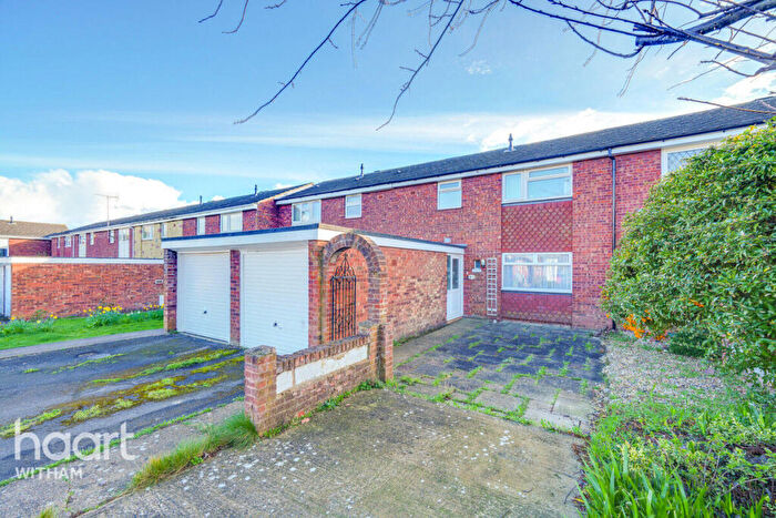 3 Bedroom Terraced House For Sale In Redwood Close, Witham, CM8