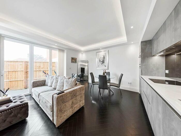 1 Bedroom Flat To Rent In Manor Road, Chigwell, IG7