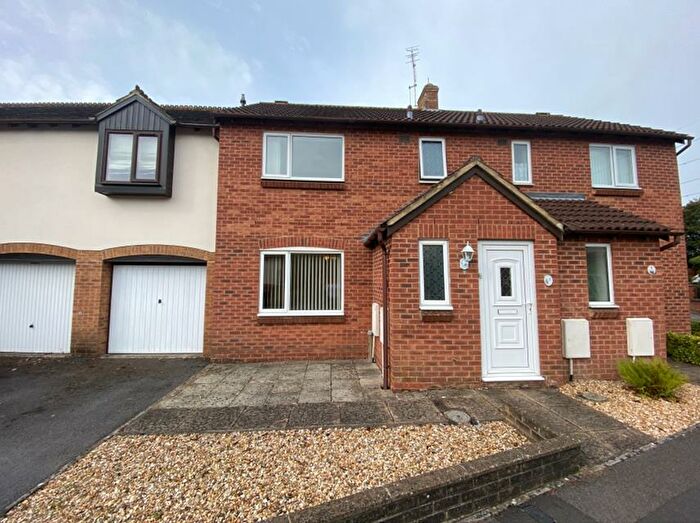 3 Bedroom House To Rent In Hollybush Close, Chippenham, SN14