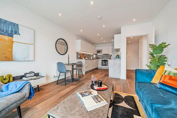 1 Bedroom Apartment To Rent In Bed Nd Floor Challis At Capercaillie Court In Elements, Enfield, EN3