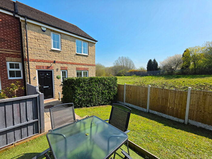 3 Bedroom Town House For Sale In Bracken Court, Barnsley, S70